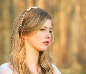 wedding headband, bridal headband, bridal headpiece, Bridal tiara with white berries, woodland bridal wreath