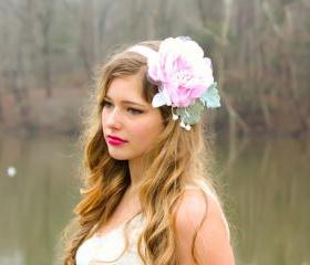 Bridal hair fascinator, wedding hair crown, mini bridal hat