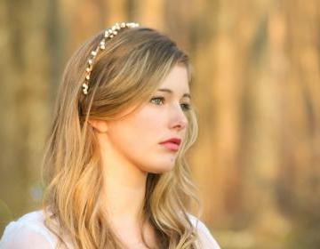 wedding headband, bridal headband, bridal headpiece, Bridal tiara with white berries, woodland bridal wreath